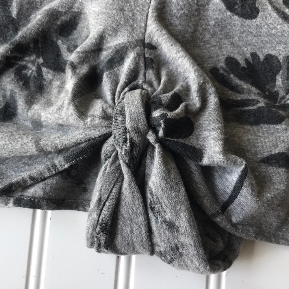 Anthropologie T.la floral grey tie knot top - Picture 6 of 8